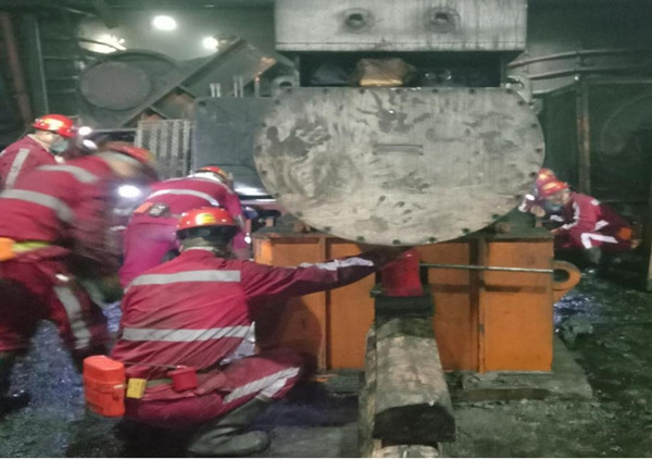 陜煤建設機電安裝公司曹家灘項目部122109帶式輸送機回撤工程順利完成