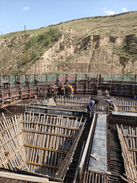 陜煤建設天工公司安裝三部提速精煤倉工程施工效果顯著