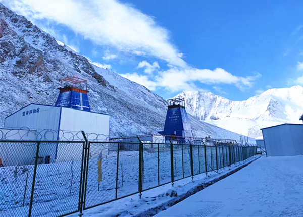 陜煤建設礦建三公司：天山勝利隧道1號豎井井身開挖全部完成