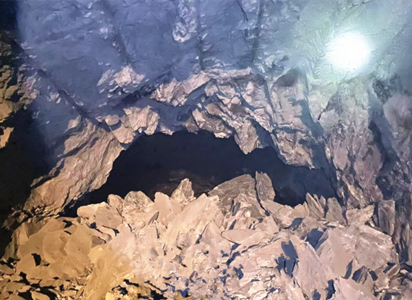 陜煤建設礦建三公司鏡鐵山樺樹溝礦中西區四標段2760-2640m水平巷道順利實現貫通