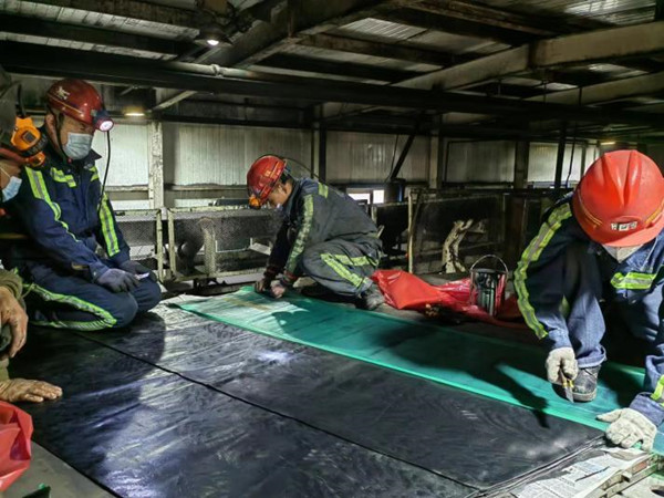 陜煤建設機電安裝公司小保當項目部18小時完成膠帶搶險任務