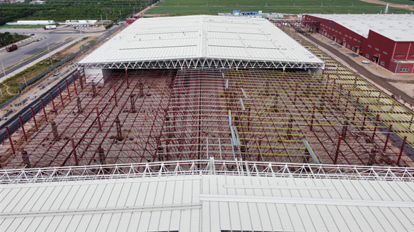 陜煤建設渭南分公司:南京金龍電動車項目網架頂升圓滿收官