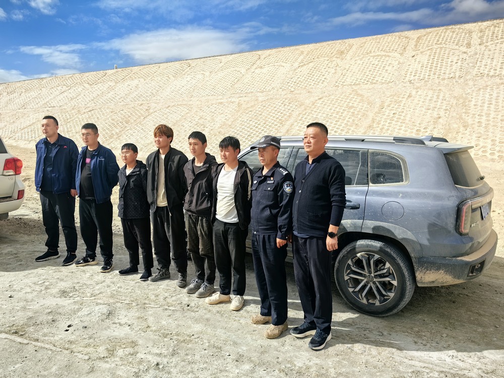 陜煤建設(shè)天工公司:與時(shí)間賽跑,6小時(shí)上演生死戈壁灘救援 陜煤建設(shè)天工公司:與時(shí)間賽跑,6小時(shí)上演生死戈壁灘救援